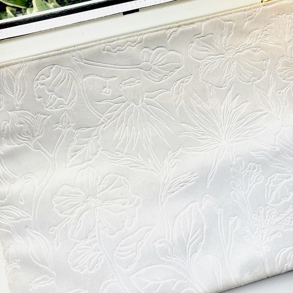 NEW Dior Floral Velvour Embossed Pouch - Picture 6 of 7